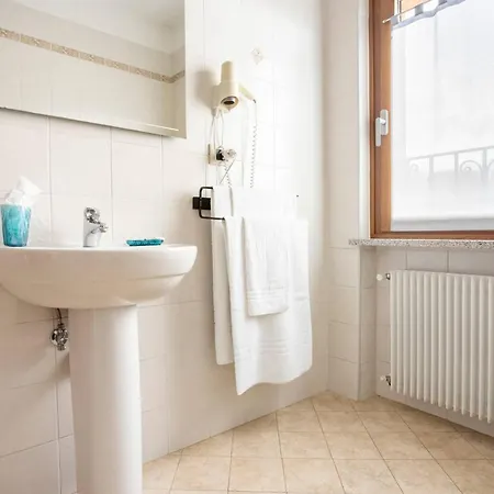 Hostaria Pettirosso Hotel